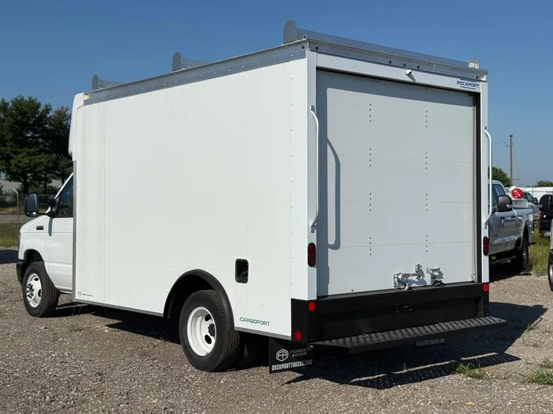 New 2027 Oxford White Ford 12FT BOX image 3
