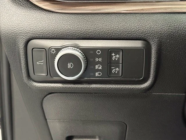 Used 2021 White Ford Limited image 13