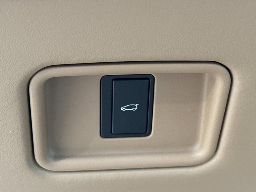 New 2026 Icy White Land Rover SV Signature Suite image 22