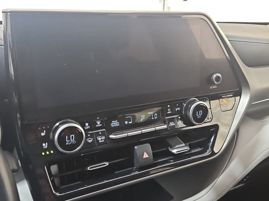 Used 2023 Blueprint Toyota Limited image 15