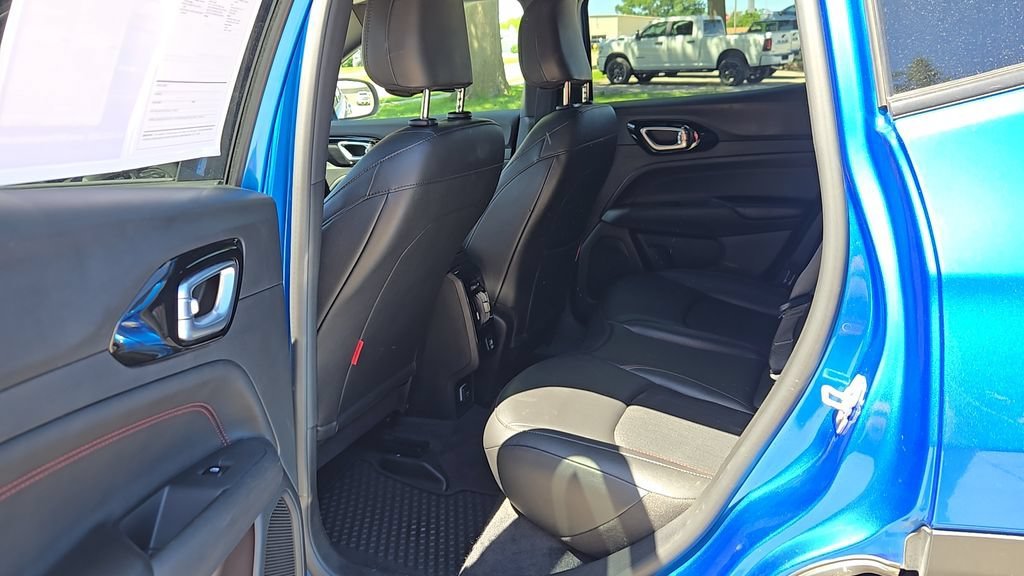 Used 2025 Hydro Blue Pearlcoat Jeep Trailhawk image 25