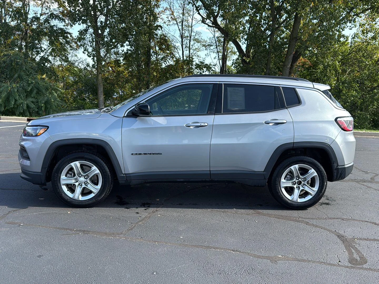 Used 2024 Baltic Gray Metallic Clearcoat Jeep Latitude image 2