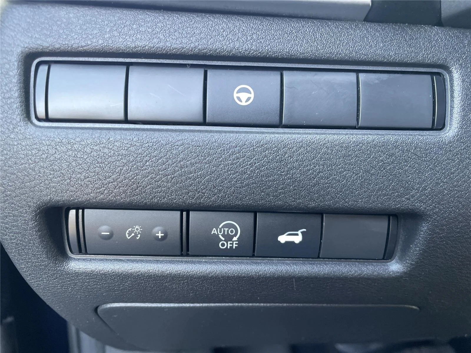 Used 2025 Deep Ocean Blue Pearl Nissan SV image 11