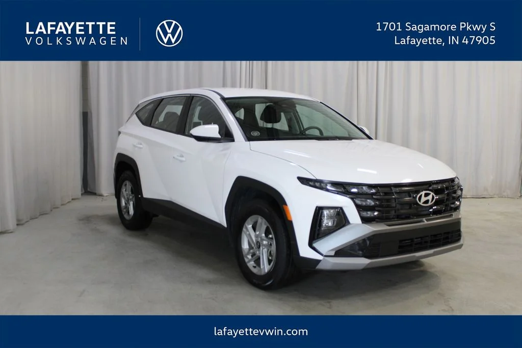 Used 2025 White Hyundai SE image 1