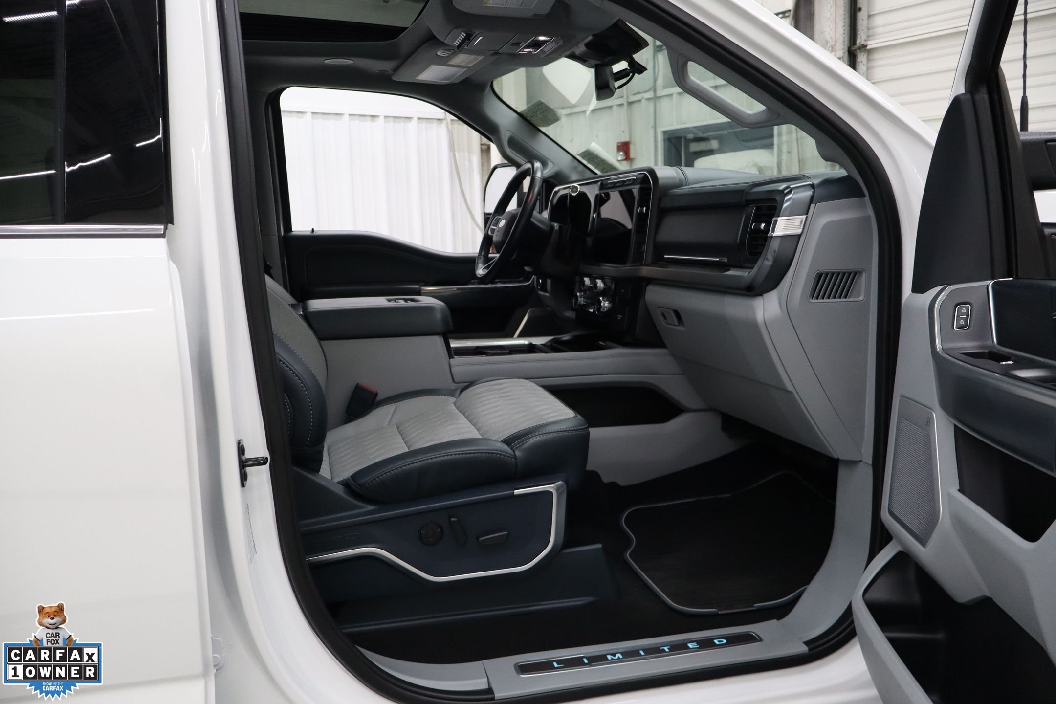 Used 2024 White Ford Limited image 27