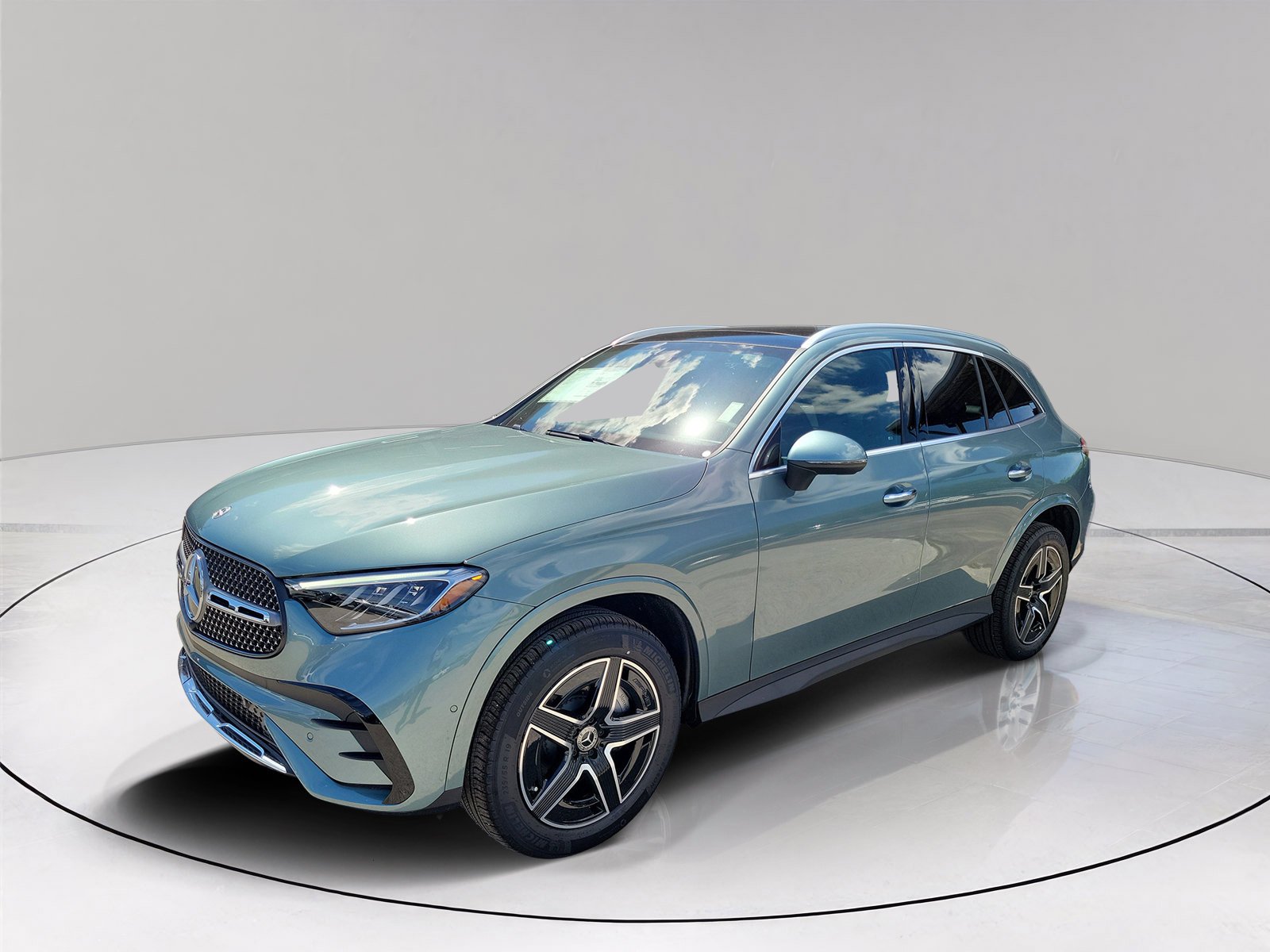 New 2026 Verde Silver Metallic Mercedes-Benz GLC 300 image 3
