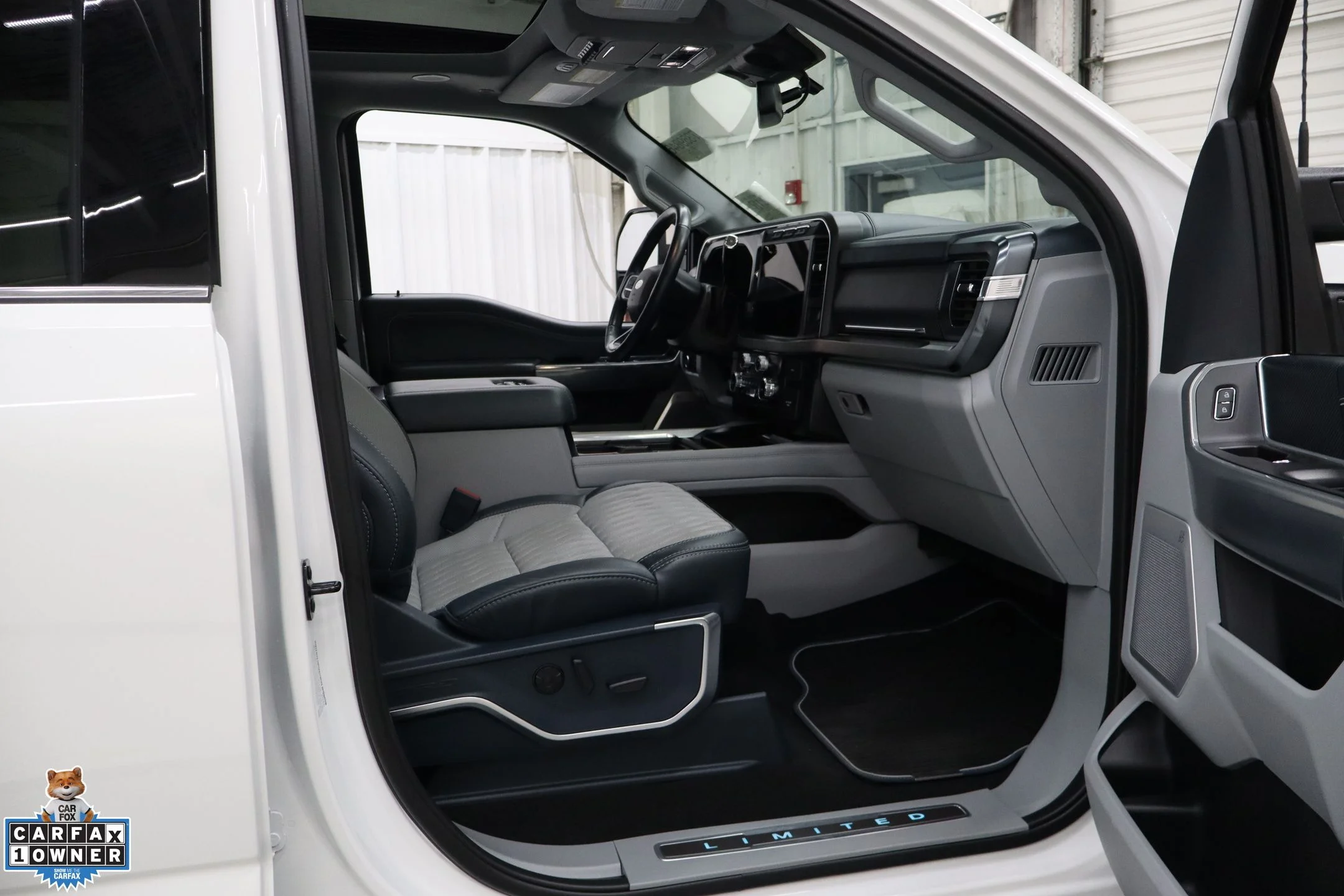 Used 2024 White Ford Limited image 27