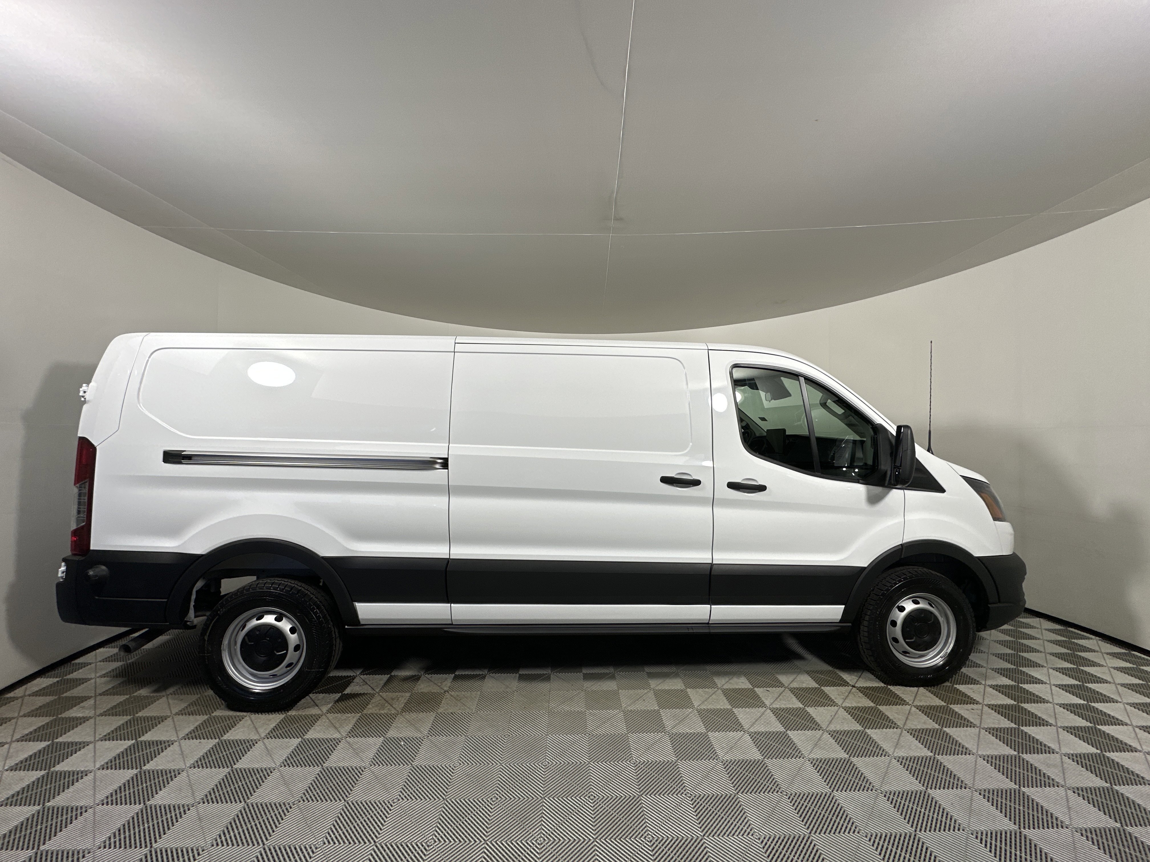 New 2026 OXFORD WHITE Ford  image 8