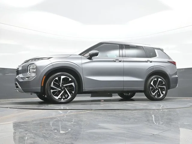 Used 2022  Mitsubishi SEL image 21