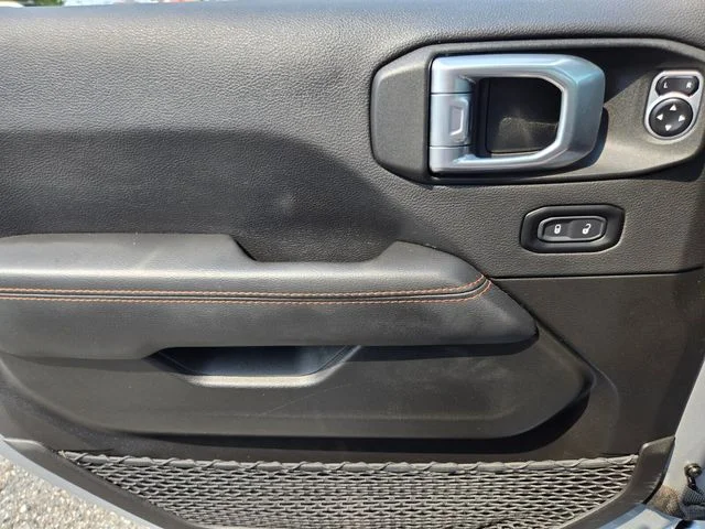 Used 2023 Silver Jeep Mojave image 36