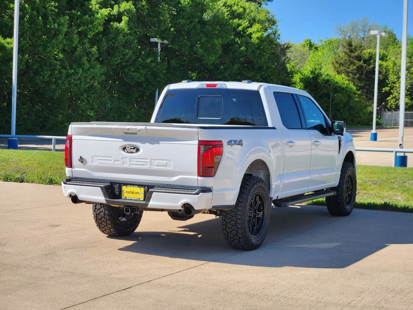 New 2026 Oxford White Ford XLT image 3