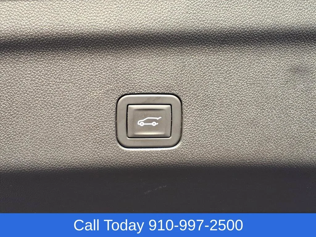 Used 2025 Onyx Black GMC Elevation image 10
