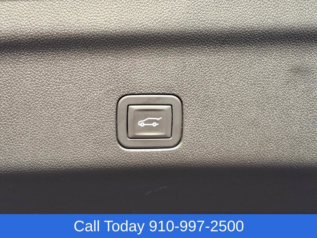 Used 2025 Onyx Black GMC Elevation image 10