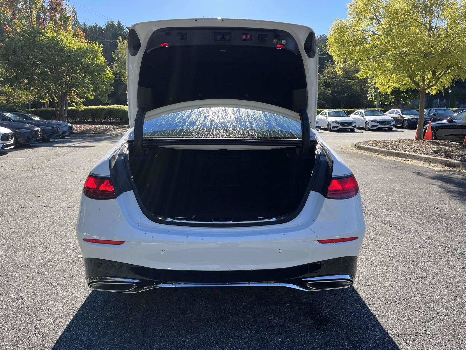 New 2027 MANUFAKTUR Moonlight White Metallic Mercedes-Benz S 580 4MATIC® Sedan image 9
