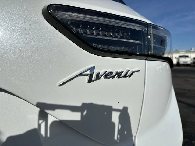 New 2026 Iridescent White Tricoat Buick Avenir image 33