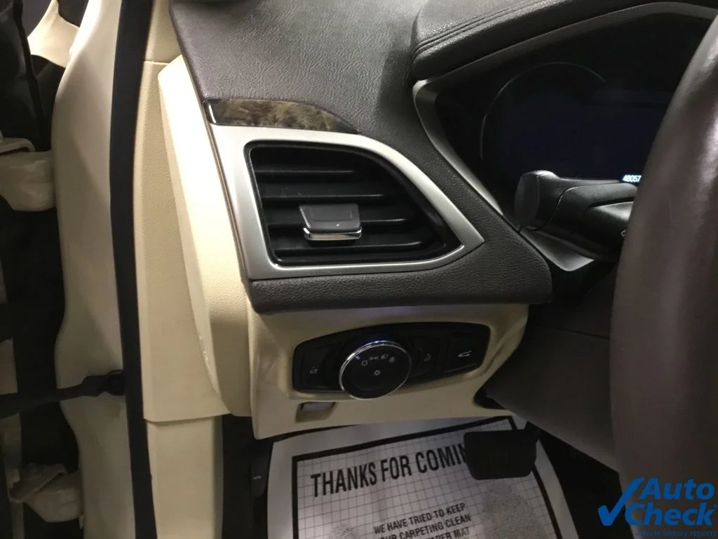 Used 2015 Silver Lincoln Base image 23
