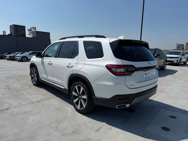 Used 2023 White Honda Touring image 5