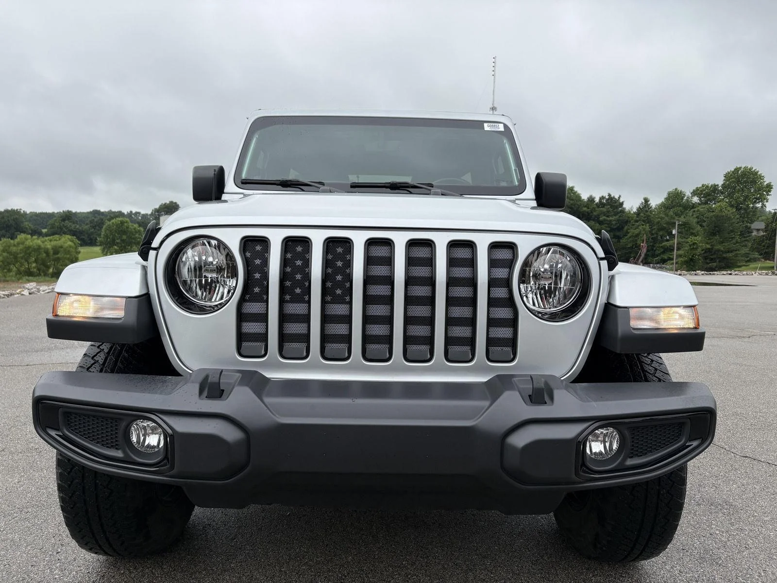 Used 2022 Silver Zynith Clearcoat Jeep Unlimited Sahara Altitude image 17