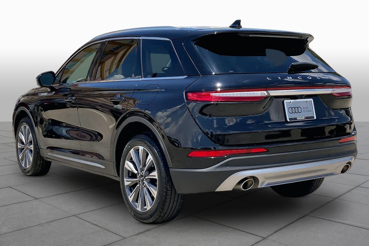 Used 2022 Infinite Black Metallic Clearcoat Lincoln Reserve image 11