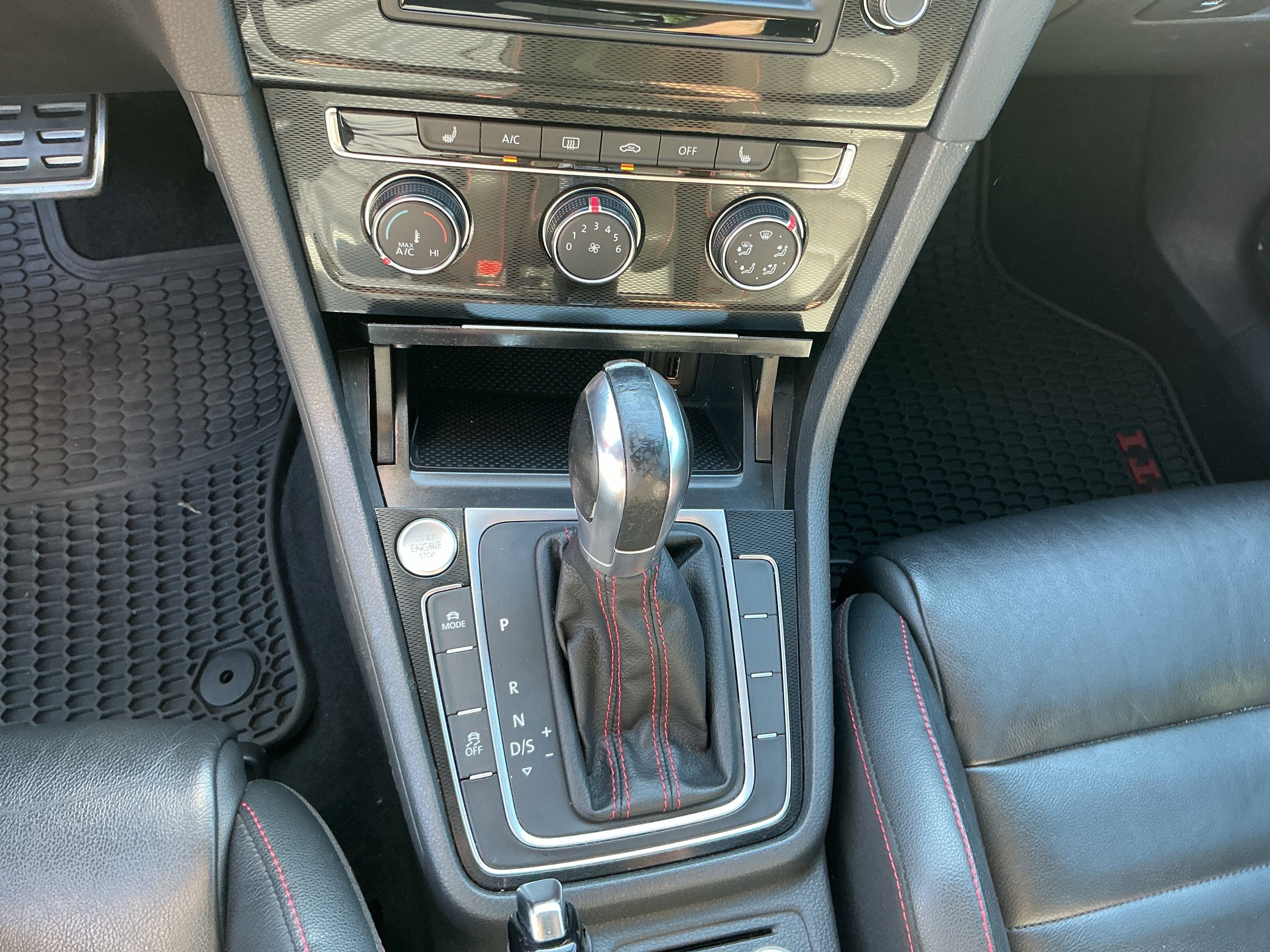 Used 2016 Steel Gray Metallic Volkswagen SE image 17