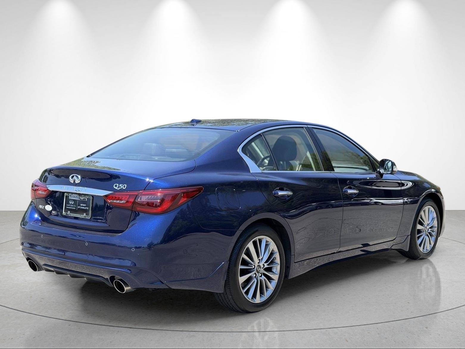 Used 2023 Grand Blue INFINITI LUXE image 5