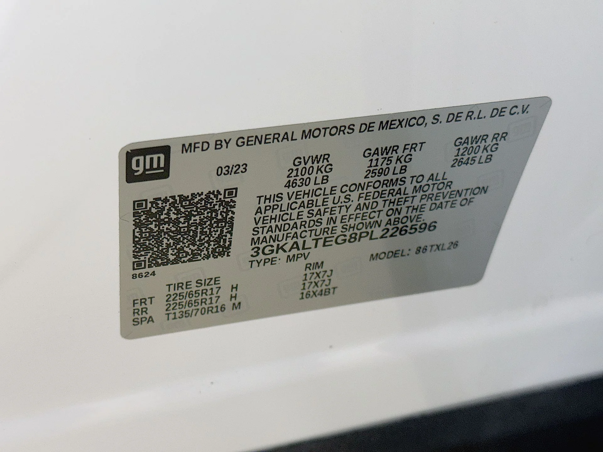 Used 2023 Summit White GMC SLE image 31
