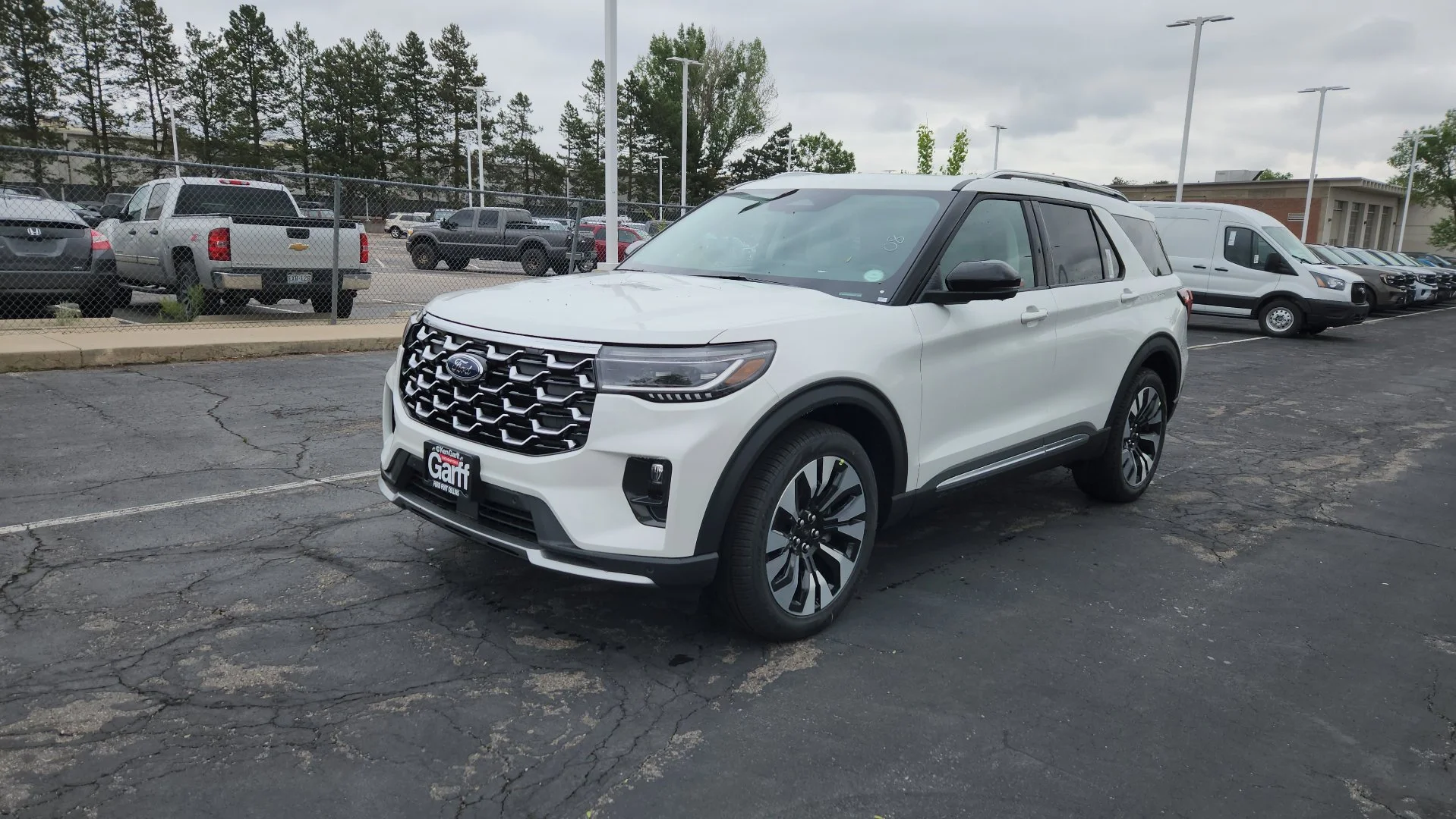 New 2026 Star White Metallic Tri-Coat Ford Platinum image 2