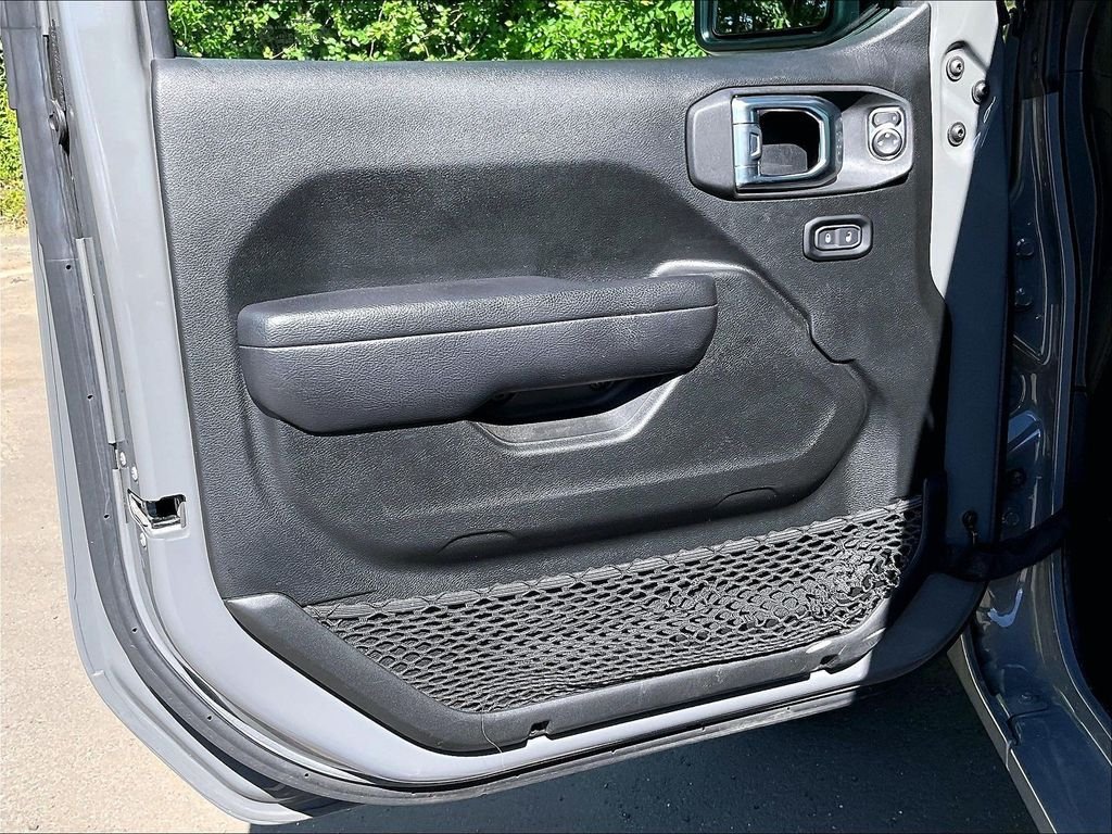 Used 2023 Gray Jeep Sport S image 9