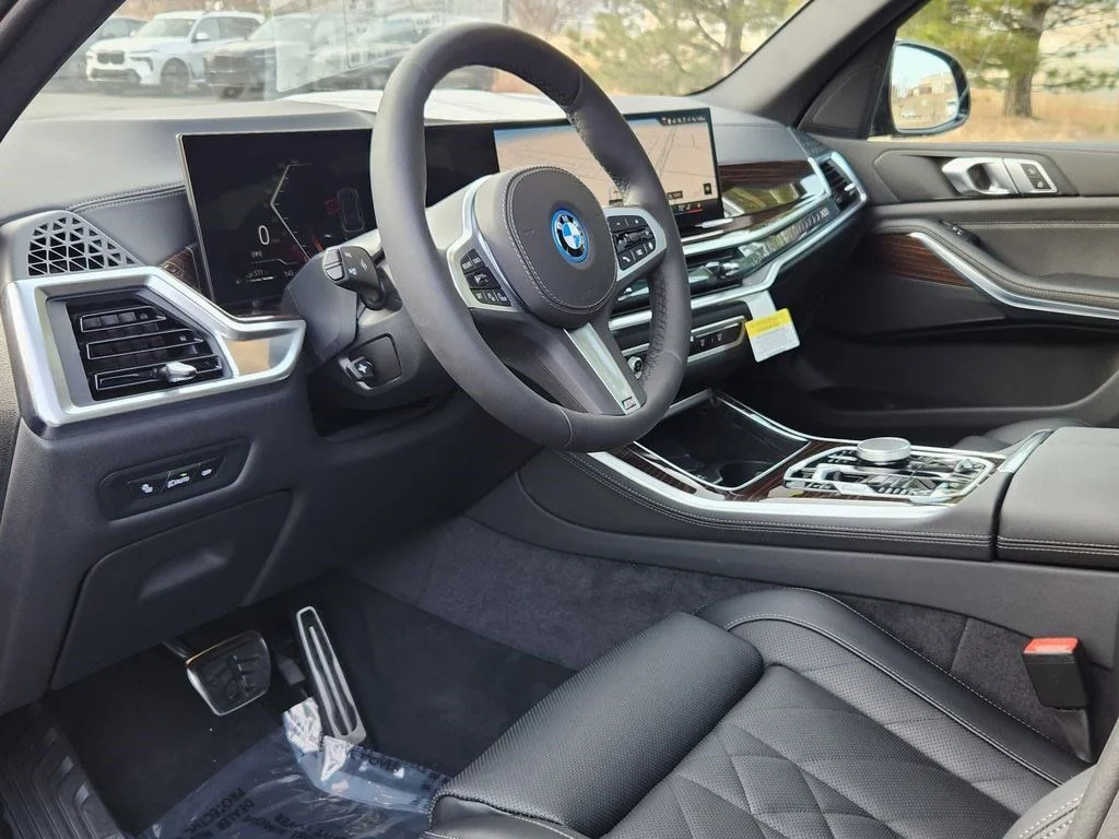Used 2026 Skyscraper Grey Metallic BMW xDrive50e image 9