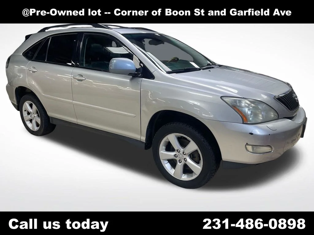 Used 2004  Lexus 330 image 8