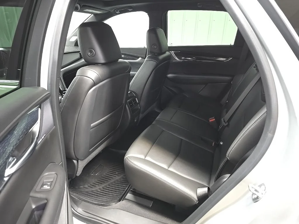 Used 2020 Silver Cadillac Premium Luxury image 31
