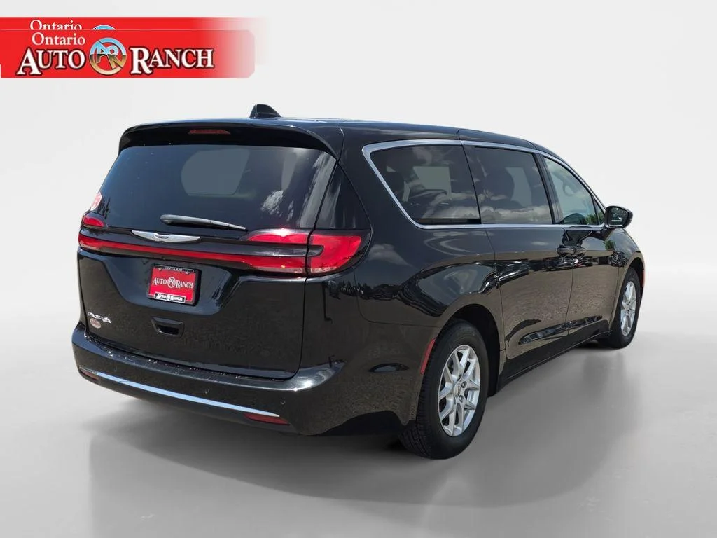 Used 2023 Brilliant Black Crystal Pearlcoat Chrysler Touring L image 5