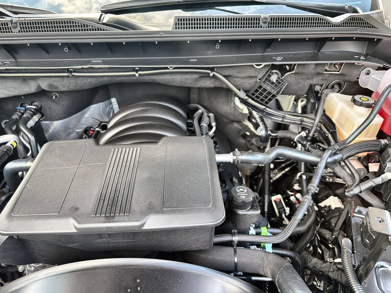 New 2026 Sterling Metallic GMC SLT image 25