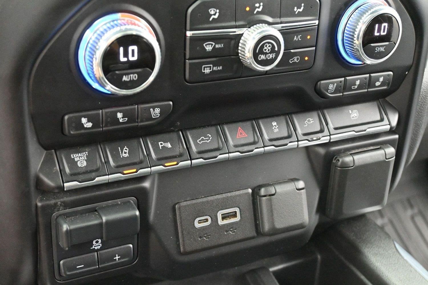 Used 2022 White Frost Tricoat GMC Denali image 24