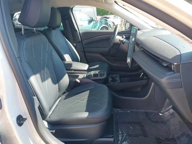Used 2025 Beige Ford Select image 10