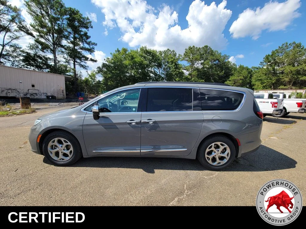 Used 2023 White Chrysler Limited image 2