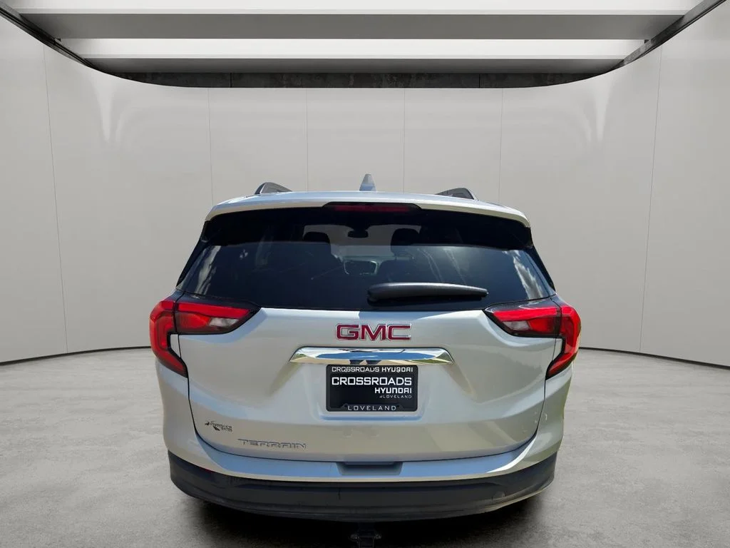 Used 2021 Quicksilver Metallic GMC SLE image 4