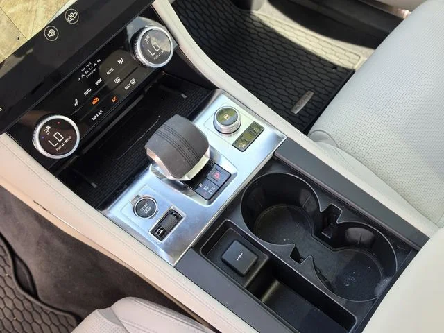 2025 Jaguar F-PACE R-Dynamic S - Photo 21