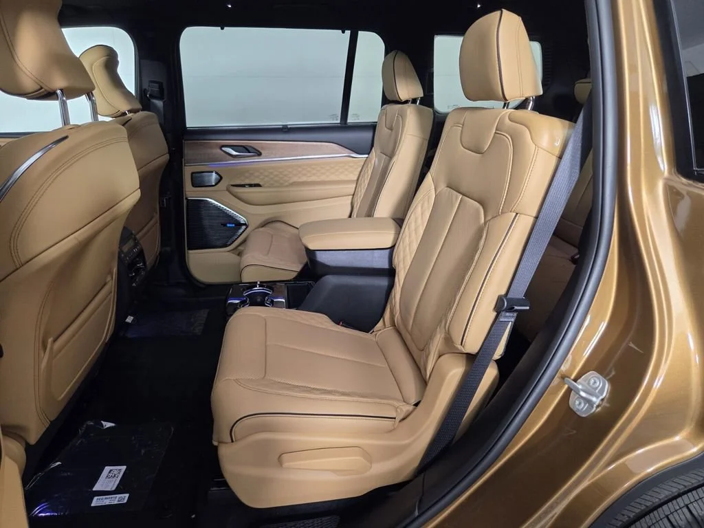 New 2026 Copper Shino Metallic Clear-Coat Exterior Paint Jeep Summit image 17