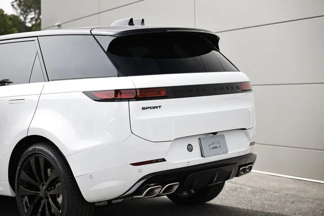 New 2026 Ostuni Pearl White Land Rover Dynamic SE image 9