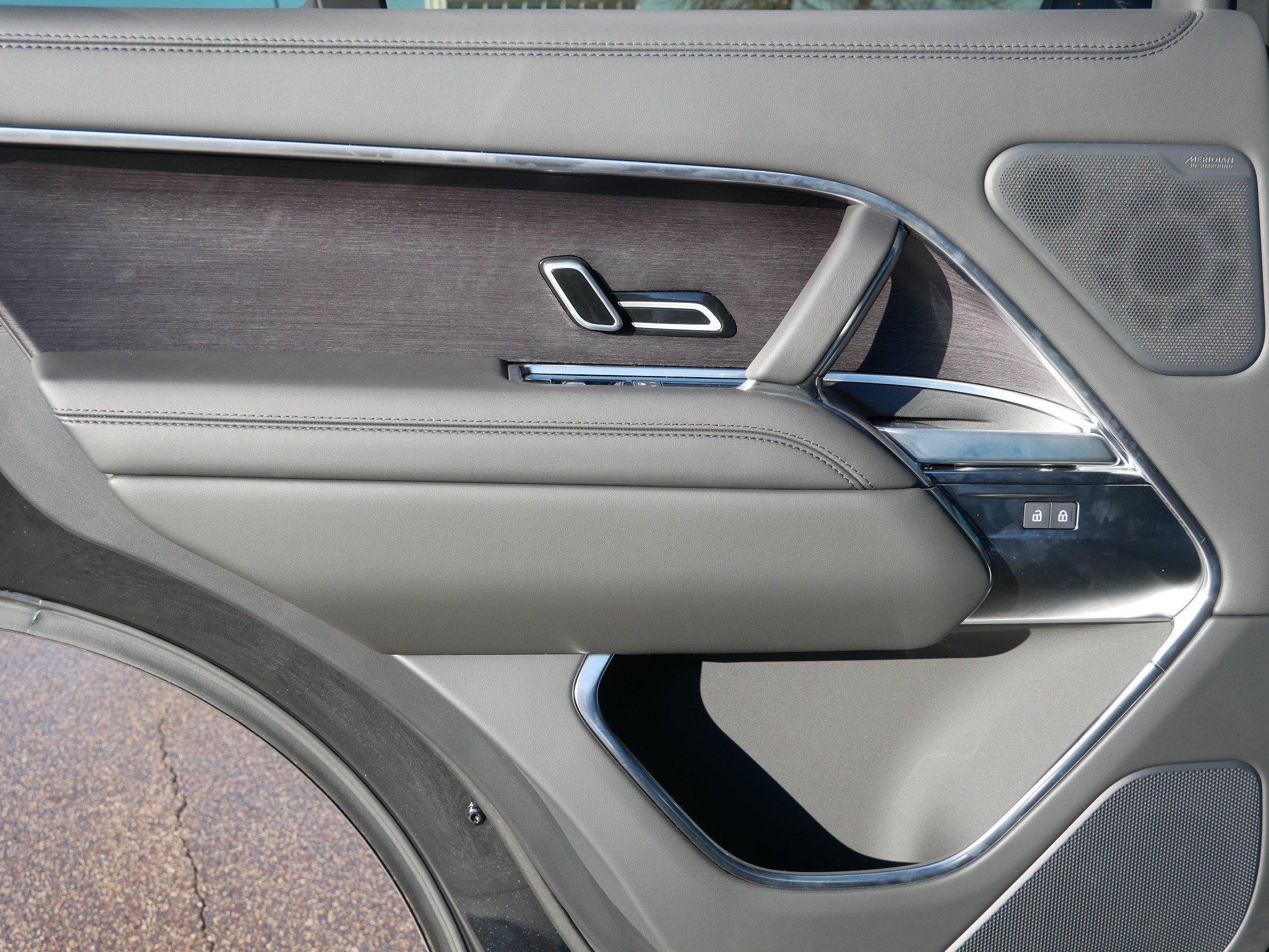 2026 Land Rover Range Rover SE - Photo 6