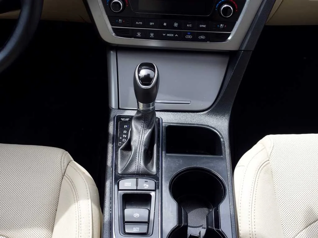 Used 2017 Black Hyundai Limited image 29