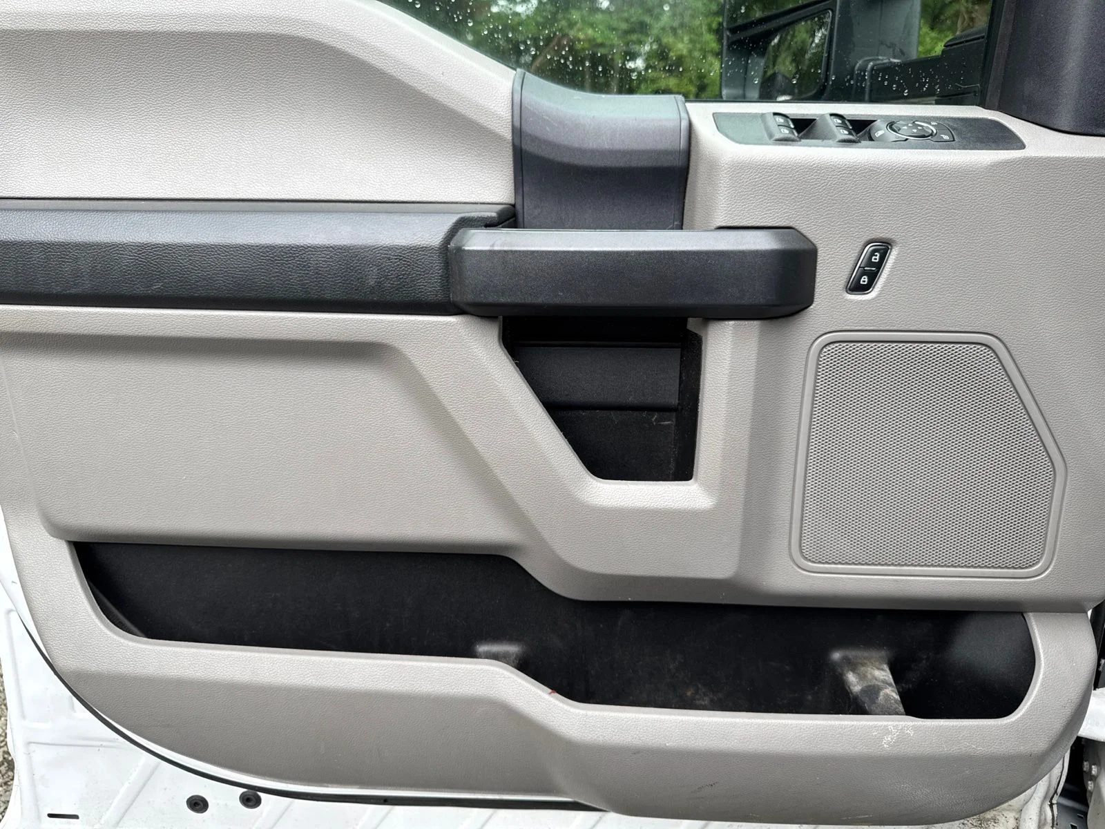 Used 2022 White Ford XL image 21