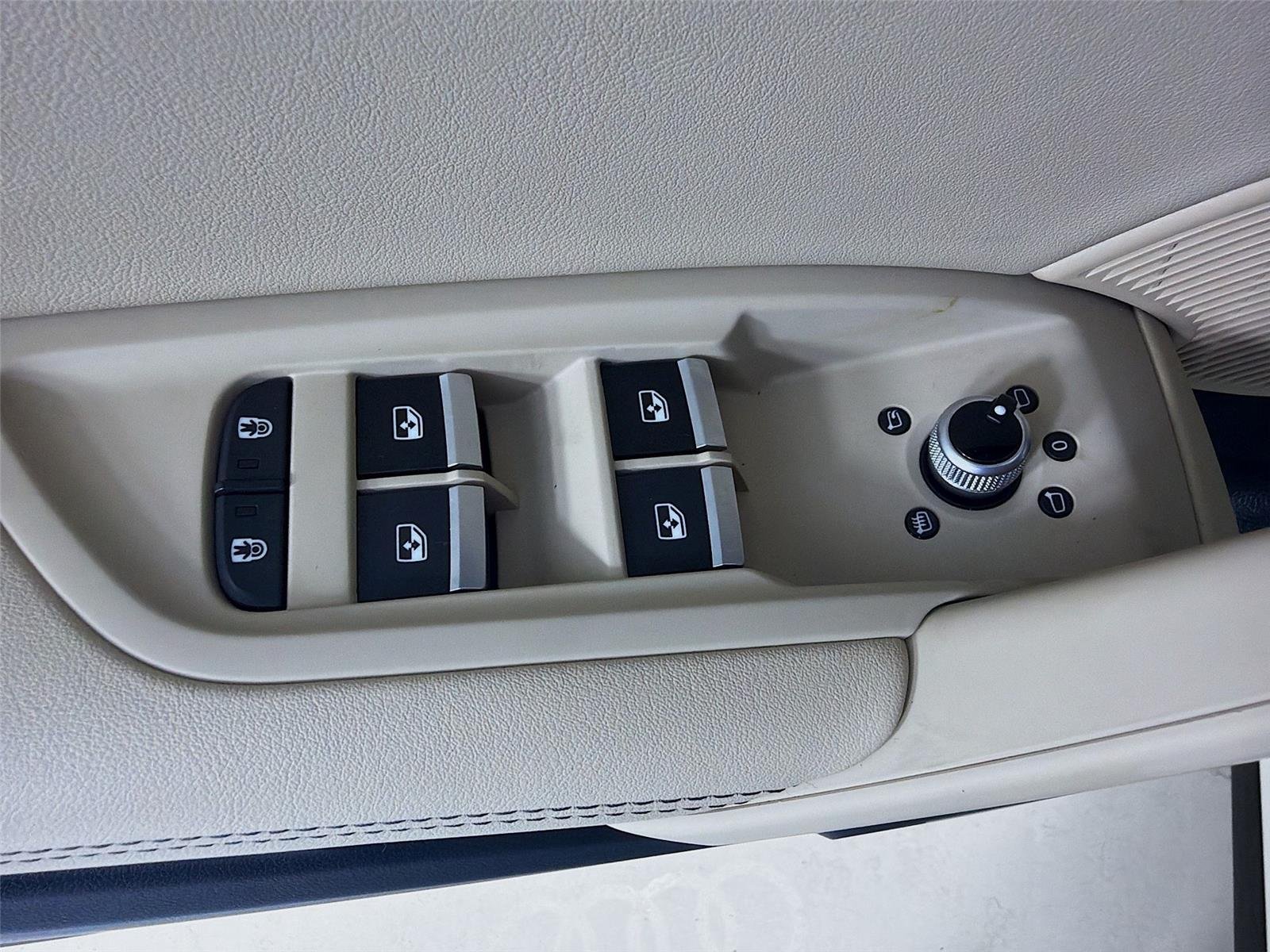 Used 2022  AUDI  image 8
