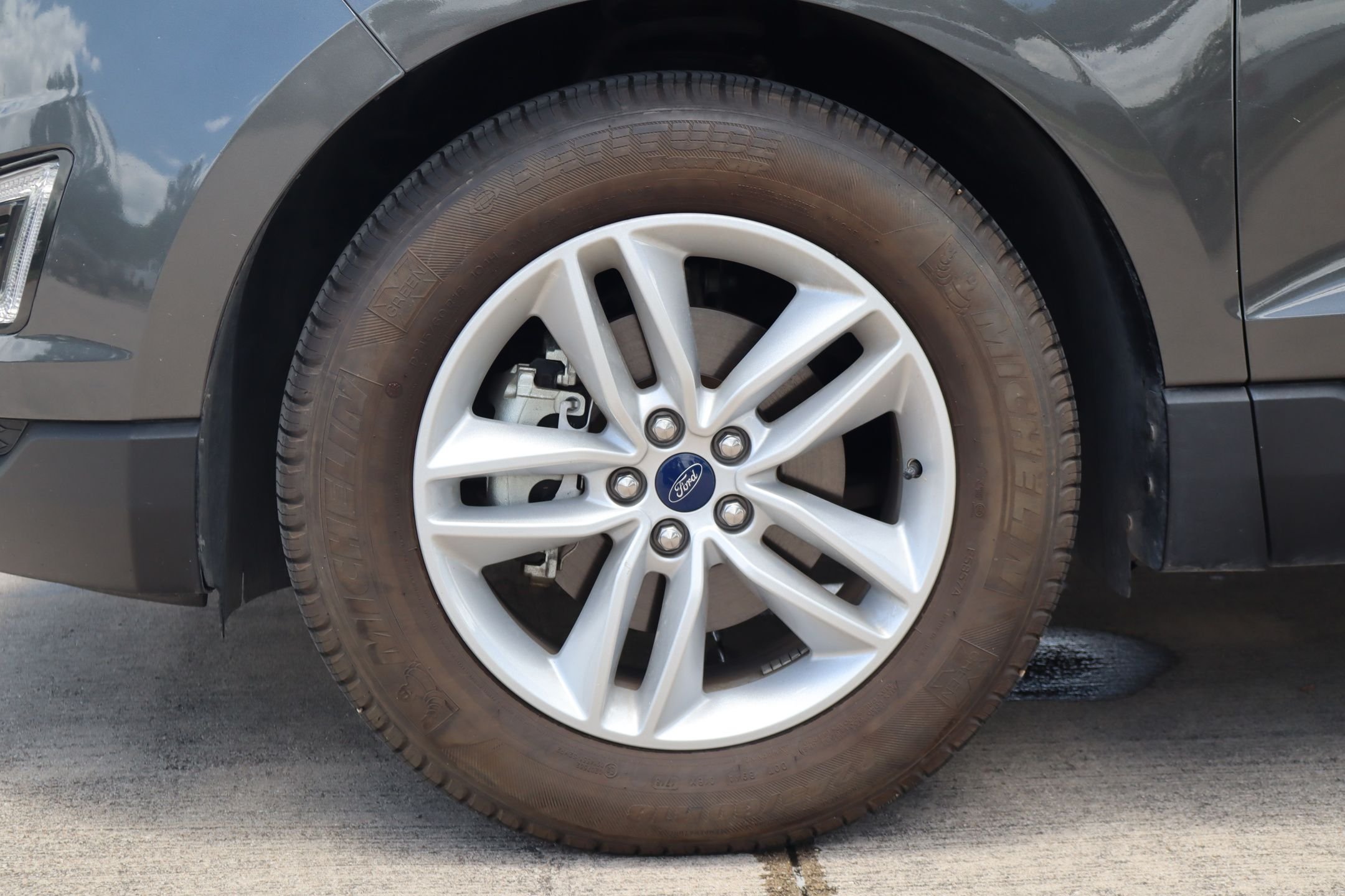 Used 2018 Gray Ford SEL image 10