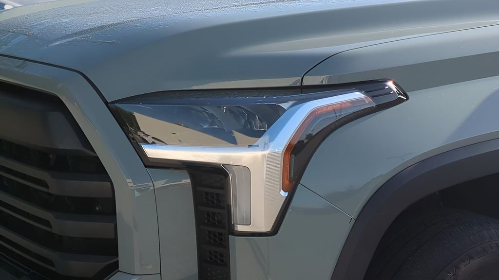 Used 2024  Toyota SR5 image 35
