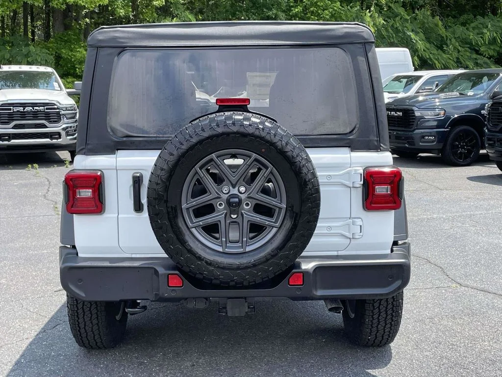 New 2026 Bright White Clear-Coat Exterior Paint Jeep Sport S image 7