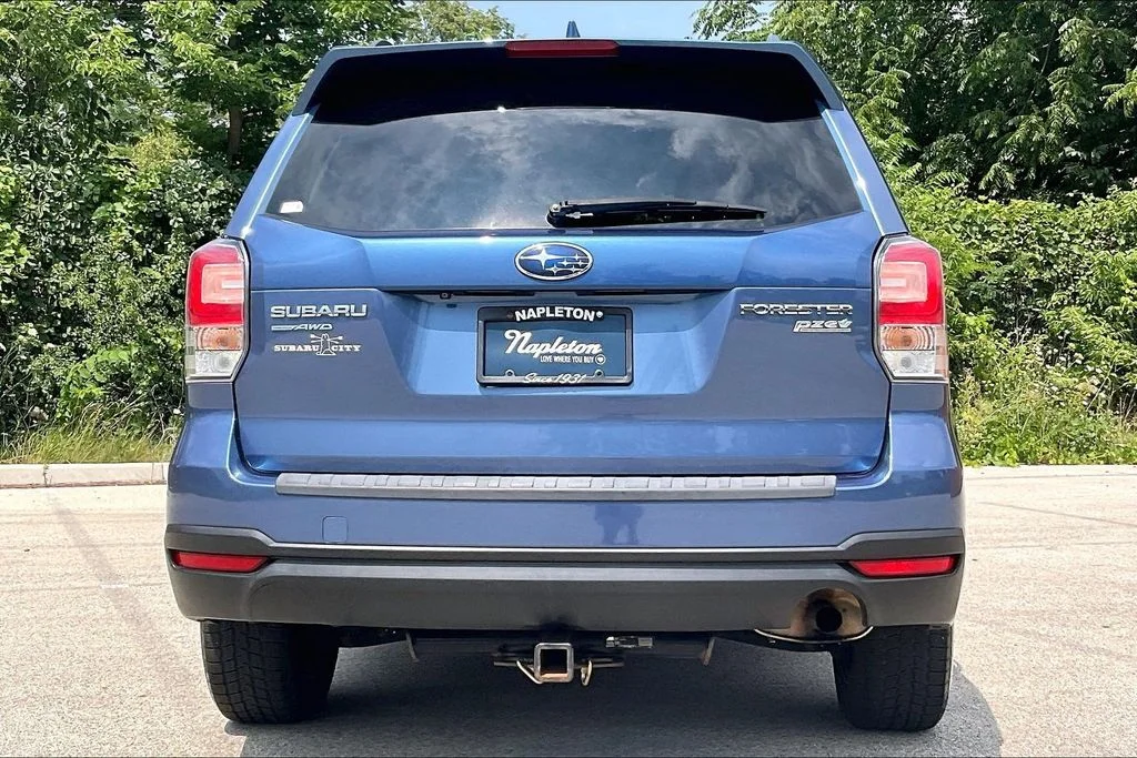 Used 2017 Blue Subaru 2.5i Premium image 3