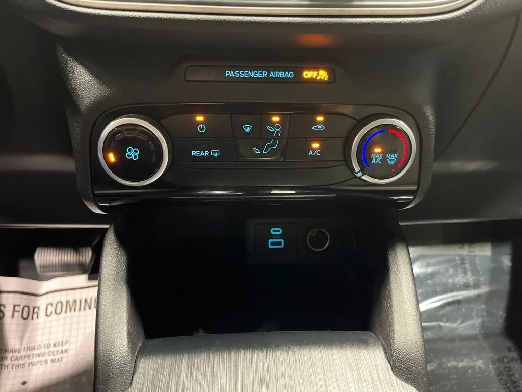Used 2022 Gray Metallic Ford SE image 26