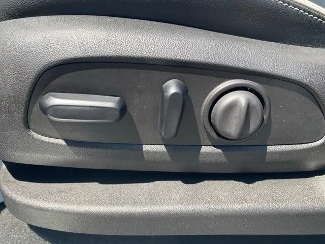 Used 2019 SILVER ICE METALLIC Chevrolet Premier image 17